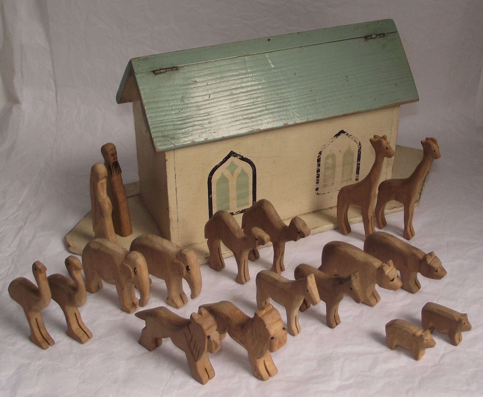 noah arks-C&P 156　22-23 A 1920's wooden Noah's Ark and animals, created by the | 21st